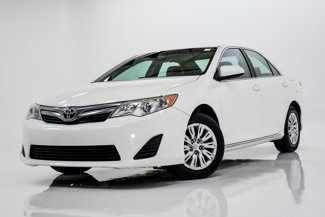 Used 2014 Toyota Camry L image 1