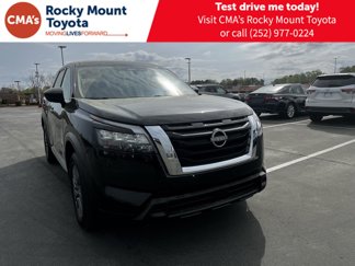 Used 2023 Nissan Pathfinder S image 1