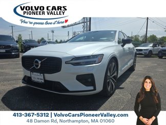 Certified 2022 Volvo S60 B5 Momentum w/ Premium Package image 1