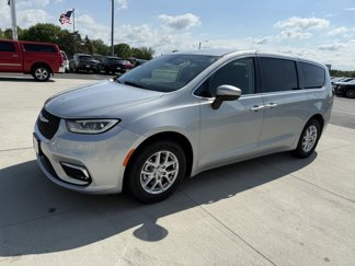 Used 2023 Chrysler Pacifica Touring-L image 1