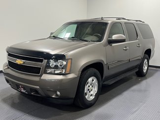 Used 2011 Chevrolet Suburban LT image 1