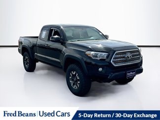 Used 2017 Toyota Tacoma TRD Off-Road image 1
