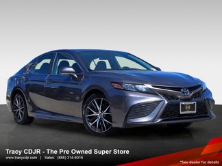 Used 2022 Toyota Camry SE image 1