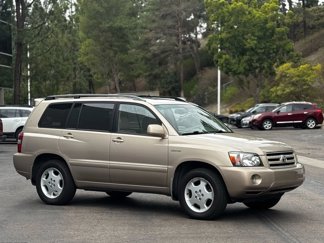 Used 2005 Toyota Highlander 4WD V6 w/ 3rd Row image 1