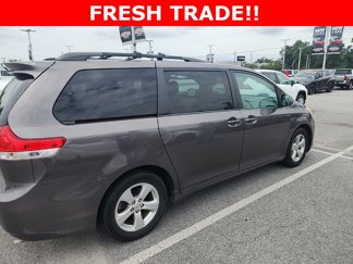 Used 2014 Toyota Sienna LE image 1