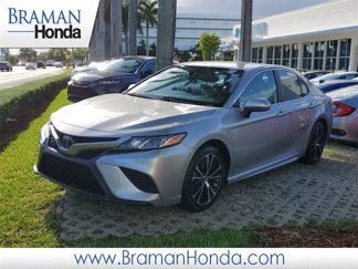 Used 2020 Toyota Camry SE image 1