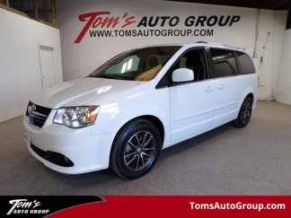 Used 2017 Dodge Grand Caravan SXT image 1