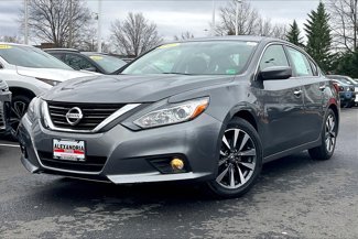 Used 2017 Nissan Altima 2.5 SV image 1