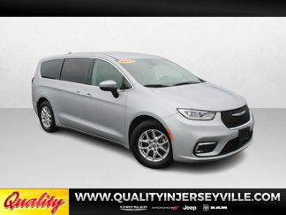 Used 2023 Chrysler Pacifica Touring-L image 1
