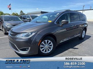 Used 2017 Chrysler Pacifica Touring-L image 1