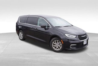 Used 2023 Chrysler Pacifica Touring-L image 1