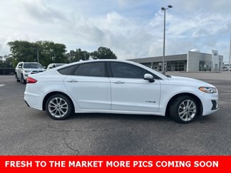 Used 2019 Ford Fusion SE image 1