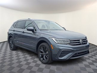 Used 2024 Volkswagen Tiguan SE image 1