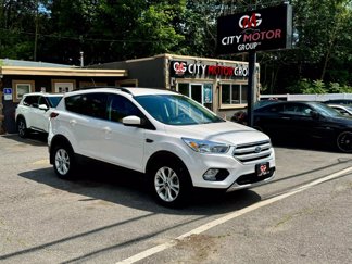 Used 2018 Ford Escape SE image 1