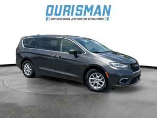Used 2023 Chrysler Pacifica Touring-L image 1