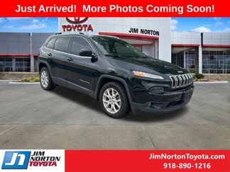 Used 2018 Jeep Cherokee Latitude Plus w/ Comfort/Convenience Group image 1