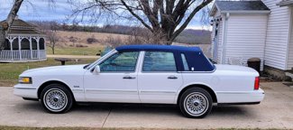 Used 1997 Lincoln Town Car Executive image 1