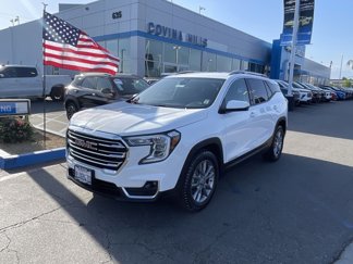 Used 2024 GMC Terrain SLT image 1