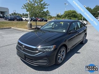 Used 2022 Volkswagen Jetta SE w/ Panoramic Sunroof Package image 1
