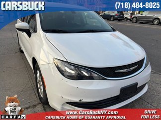 Used 2020 Chrysler Voyager LX image 1