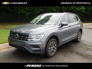 Used 2020 Volkswagen Tiguan SE w/ Panoramic Sunroof Package image 1