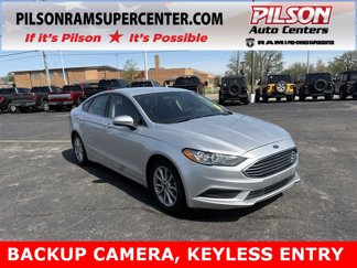Used 2017 Ford Fusion SE image 1