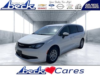 Used 2023 Chrysler Voyager LX image 1