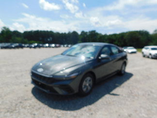 New 2025 Hyundai Elantra SE image 1