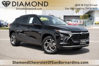 Used 2025 Chevrolet Trax LT w/ LPO, Blackout Package image 1