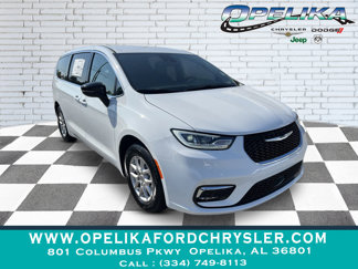 New 2025 Chrysler Pacifica Select image 1