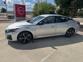 Used 2023 Nissan Altima 2.5 SR video 1