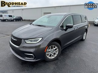 Used 2023 Chrysler Pacifica Touring-L image 1