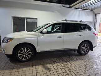 Used 2015 Nissan Pathfinder SL image 1