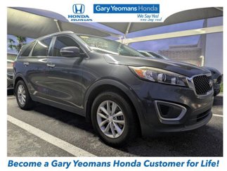 Used 2017 Kia Sorento LX w/ LX Convenience Package image 1