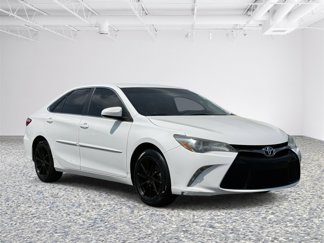 Used 2017 Toyota Camry SE image 1