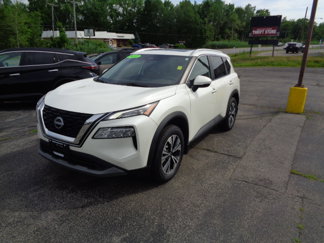 Used 2022 Nissan Rogue SV image 1