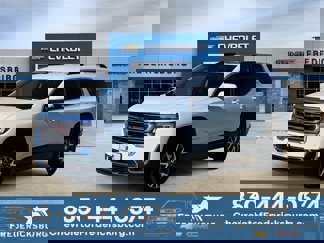 Used 2023 GMC Acadia SLT image 1