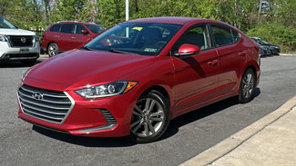 Used 2017 Hyundai Elantra SE image 1