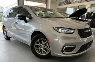 Used 2024 Chrysler Pacifica Touring-L image 1