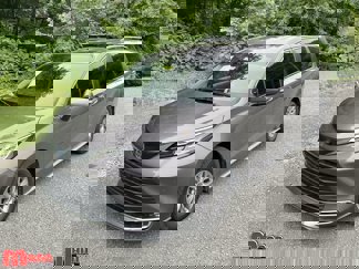Used 2022 Toyota Sienna XLE image 1