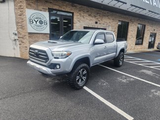 Used 2017 Toyota Tacoma TRD Sport image 1