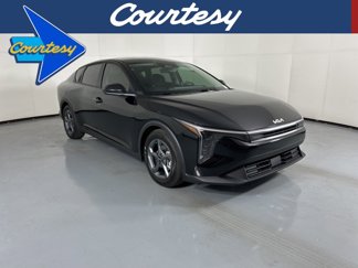 New 2025 Kia K4 LXS image 1