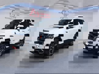 Used 2023 GMC Acadia SLE image 1