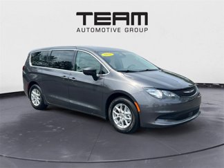Certified 2022 Chrysler Voyager LX image 1