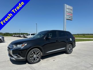 Used 2016 Mitsubishi Outlander SE image 1