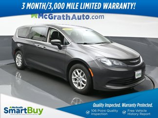 Used 2017 Chrysler Pacifica Touring image 1