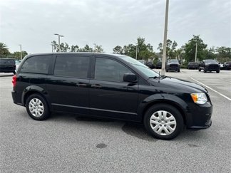 Used 2020 Dodge Grand Caravan SE w/ UConnect Hands-Free Group image 1
