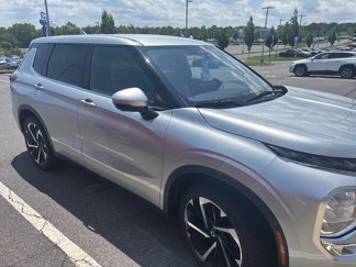Used 2022 Mitsubishi Outlander SE image 1