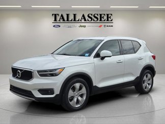 Used 2022 Volvo XC40 T5 Momentum image 1