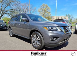 Used 2018 Nissan Pathfinder SV image 1